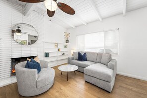 Télévision, cheminée