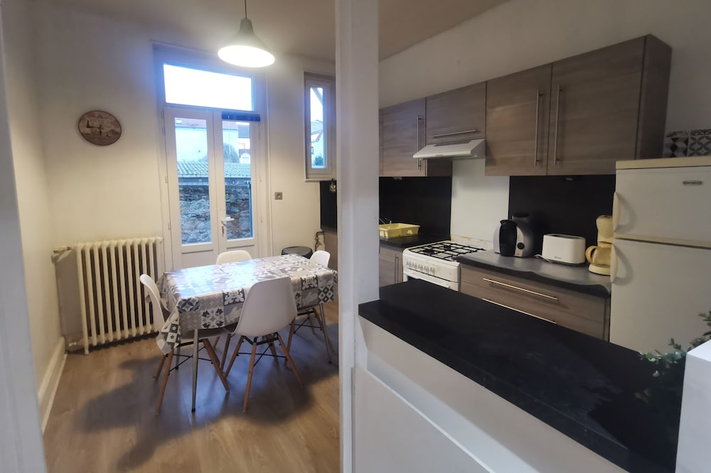 Gingham furnished rental with beautiful private courtyard