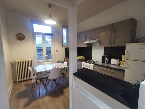 Furnished rental in Vichy with private courtyard and parking space