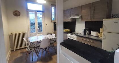 Furnished rental in Vichy with private courtyard and parking space