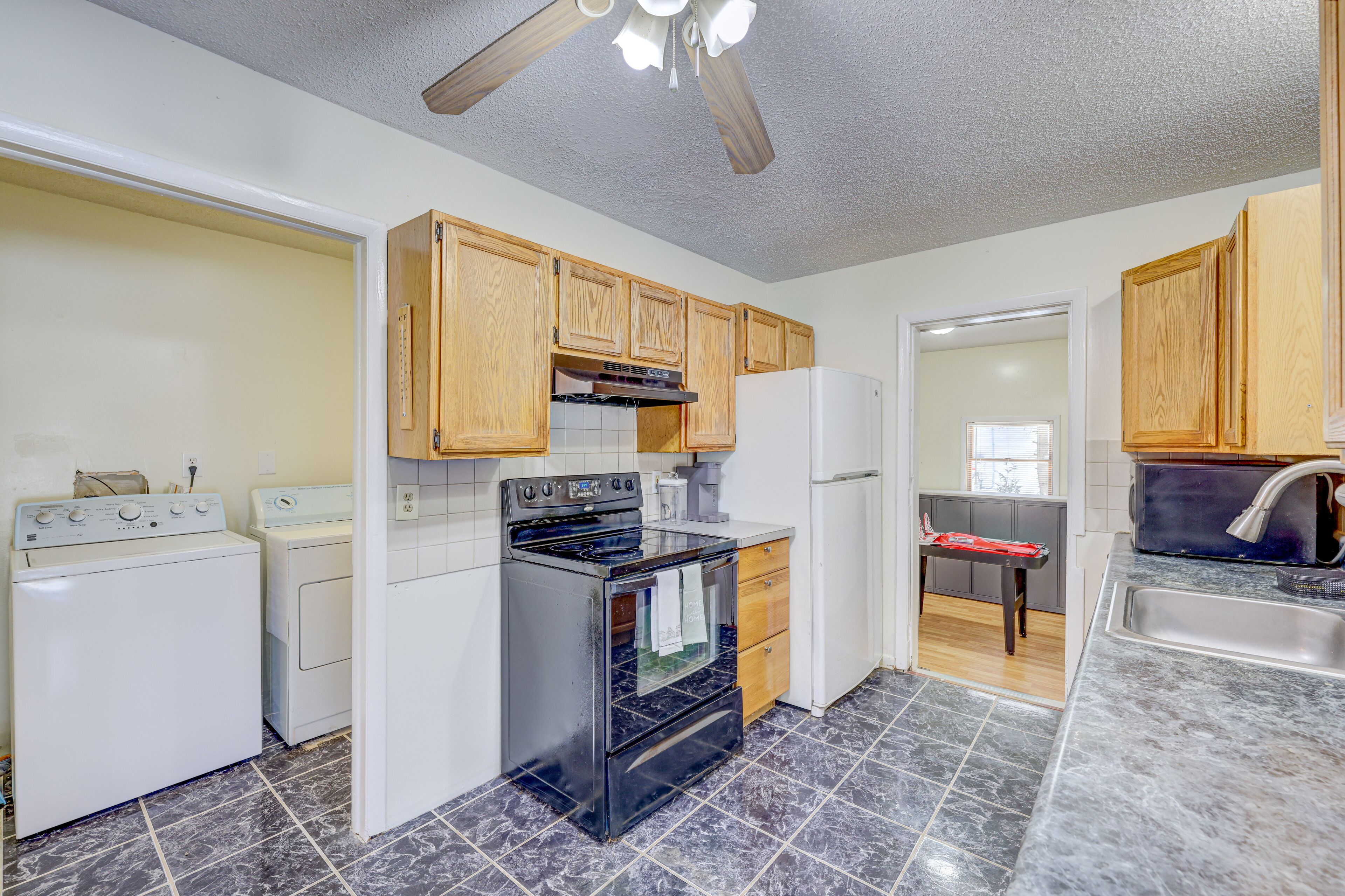 Cozy entire residential home! 15 minutes from camelback