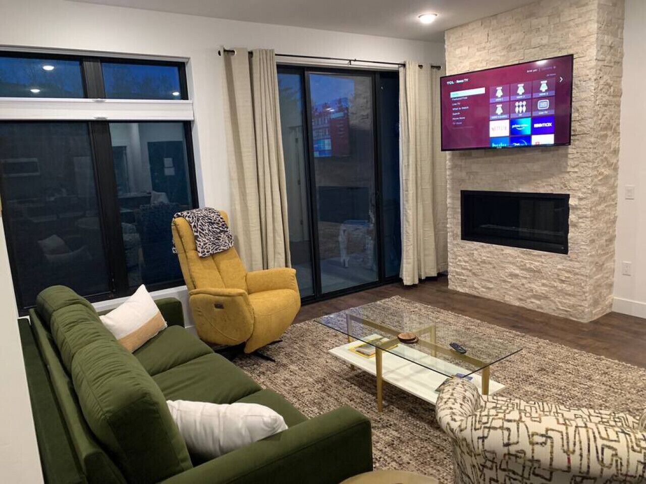Smart TV, fireplace