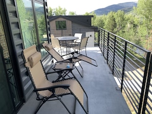 Outdoor dining - Access to many ski areas! Great restaurants! Close to I 70. (Silverthorne)