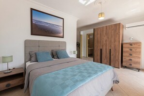 3 Schlafzimmer, Zimmersafe, Schreibtisch, Bügeleisen/Bügelbrett