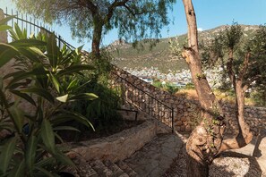 Property grounds - Villa Caretta, 3 bedroom with amazing sea views (Antalya)