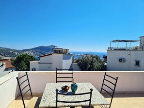 Outdoor dining - Villa Caretta, 3 bedroom with amazing sea views (Antalya)