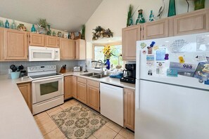 Coffee/tea maker, fridge, microwave, oven