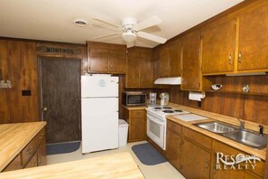 ثلاجة، ميكروويف، فرن، موقد طهي مسطح