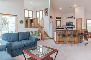 TV, videogiochi, lettore DVD, libri