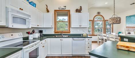 冰箱、微波炉、烤箱、炉灶