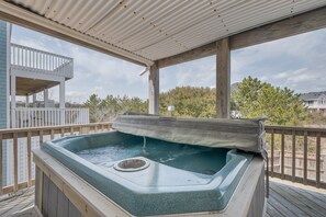 Tina de hidromasaje al aire libre