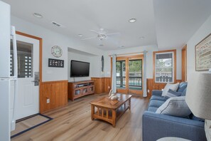 Televisión, reproductor de DVD y estéreo