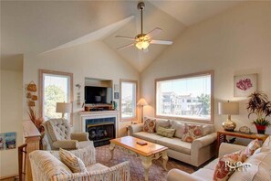 TV, lettore DVD, libri, videoteca