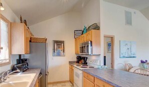 ث�لاجة، ميكروويف، فرن، موقد طهي مسطح