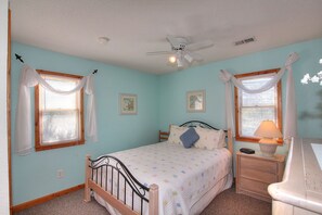 5 bedrooms, Internet, bed sheets - 1758 - Chesapeake Colony Escape, 5-bed home Corolla, NC, pet friendly, private pool (Corolla)