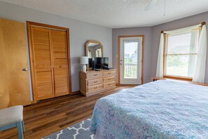 5 bedrooms, internet, bed sheets