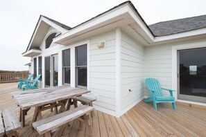 Outdoor dining - 1879 - Beau's Sandcastle, 5-bedroom, 4.5-bathroom home in Corolla, NC, private pool (Corolla)