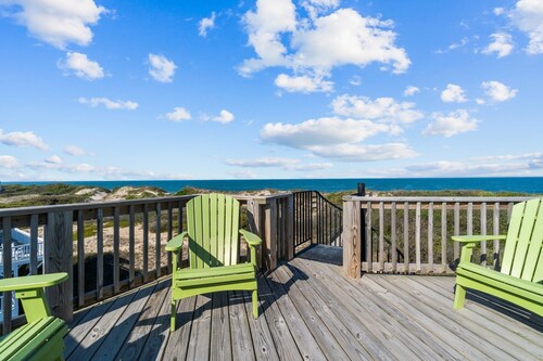 1880 - Sea Lark 1, Oceanfront with a Roof-Top Deck. Close to Shopping and Restaurants.