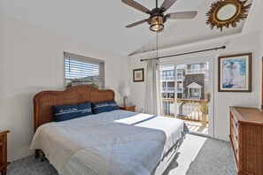 5 bedrooms, Internet, bed sheets - 1880 - Sea Lark 1, Oceanfront with a Roof-Top Deck. Close to Shopping and Restaurants. (Corolla)