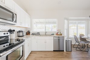 Fridge, microwave, oven, stovetop - Heated Pool - Designer Modern Oasis (Scottsdale)