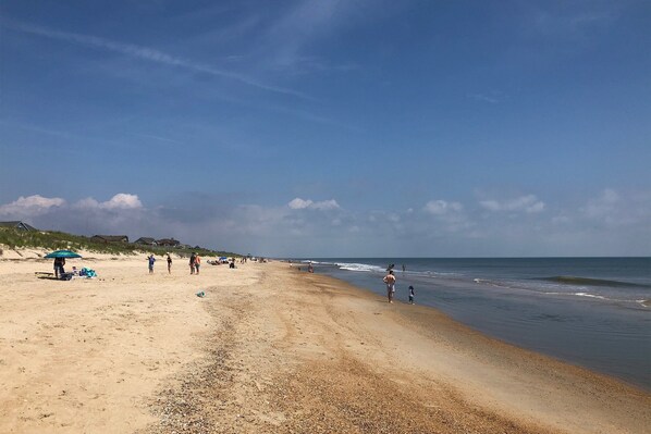 Beach nearby - 2510 - Duck Dunes, home with private pool and lifeguard station at beach access (Duck)