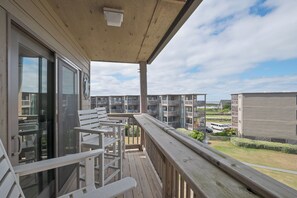 Property grounds - 3186 - The Gathering Place, OBX Condo w/ Oceanview - 2 Minute Walk to the Beach! (Duck)