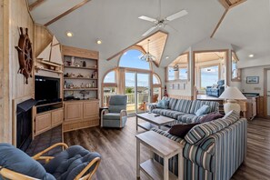 TV, caminetto, libri, impianto stereo