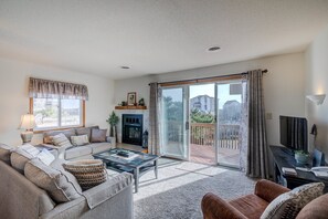 TV, DVD player, stereo - 4220- Timeless, WiFi, outdoor shower, picnic table, and community pool and tennis (Duck)