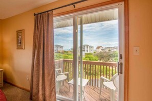 Interior - 4220- Timeless, WiFi, outdoor shower, picnic table, and community pool and tennis (Duck)