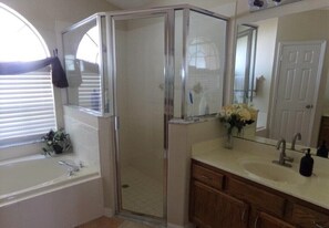 Hair dryer, towels - Orange Tree Home w/ Pool & Spa, 15 mi to Disney (Clermont)