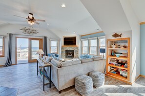 Flat-screen TV, fireplace, DVD player, books