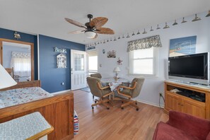 4 bedrooms, Internet, bed sheets