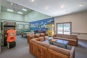 Game room - 4848- Sand-N-Geti, short walk away from the beach with community pool and tennis and ocean views (Kitty Hawk)