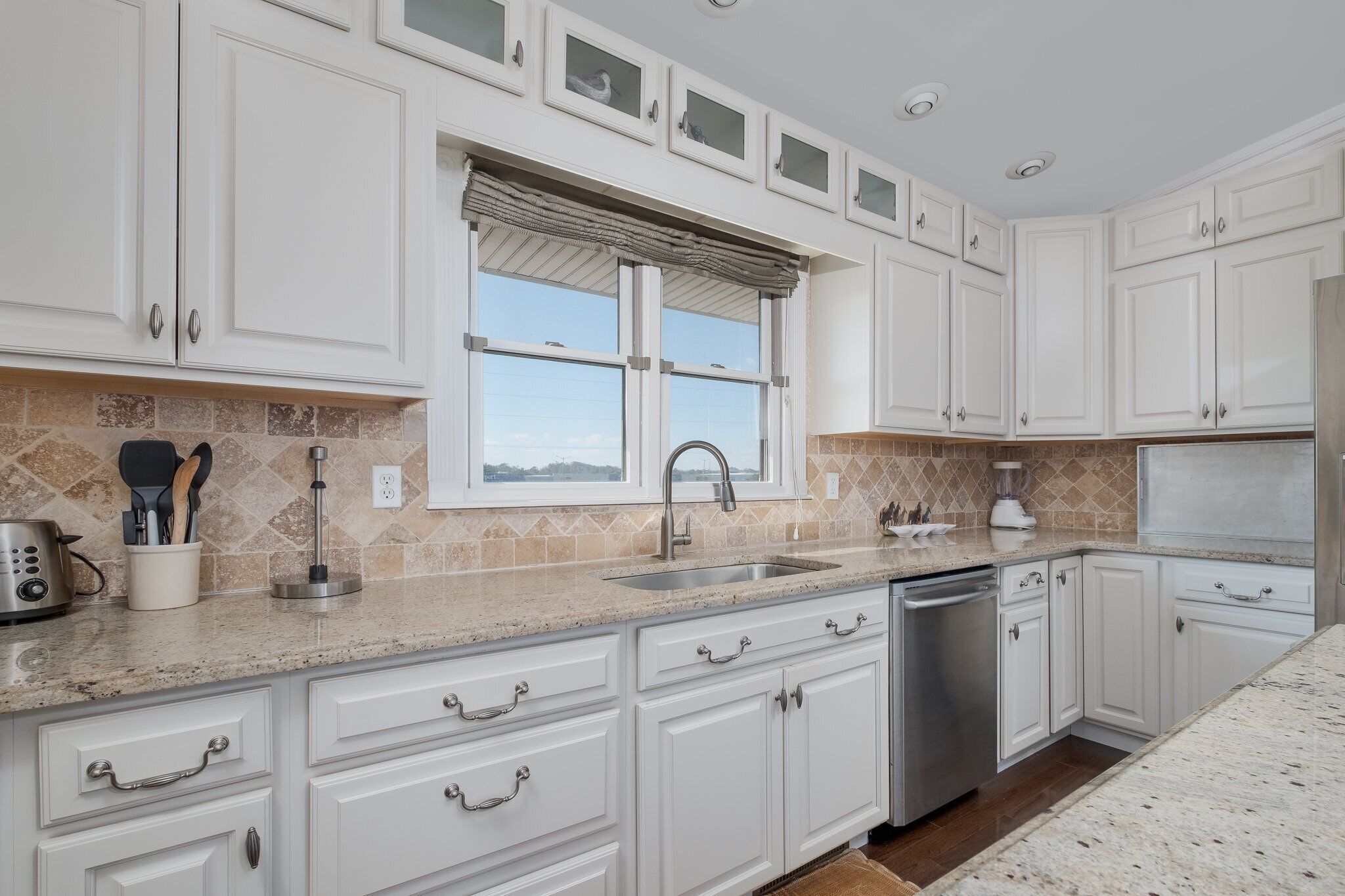 雪櫃、微波爐、焗爐、爐具