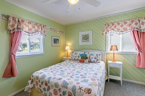 4 bedrooms, iron/ironing board, internet, bed sheets