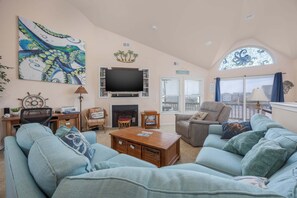 Fernseher, Kamin, Videospiele, DVD-Player