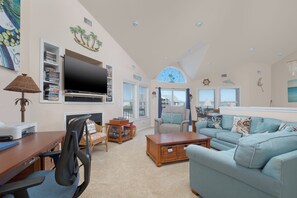 TV, caminetto, videogiochi, lettore DVD