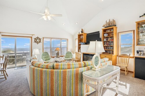 5425- The Sandfiddler - Oceanfront Nags Head Home w/ Beach Access