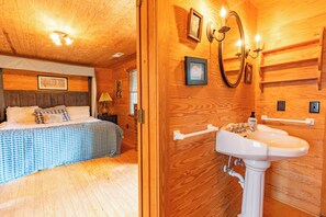 5 bedrooms, internet, bed sheets