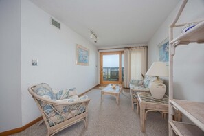 TV, DVD player, books - 5601-Gardiners Heron Cove (Nags Head)