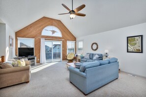 Flatskjerm-TV og DVD-spiller