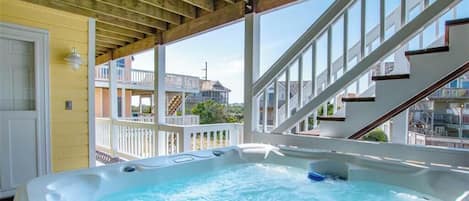 Outdoor spa tub