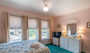 6 Schlafzimmer, Reisekinderbett, Internetzugang, Bettwäsche