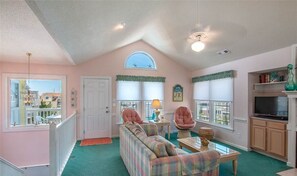 TV, lettore DVD, libri