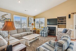 TV a schermo piatto, caminetto, impianto stereo