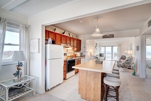 Fridge, microwave, oven, stovetop - 5696- Conroy, Amazing Oceanfront views from this 2 bedroom condo! (Nags Head)