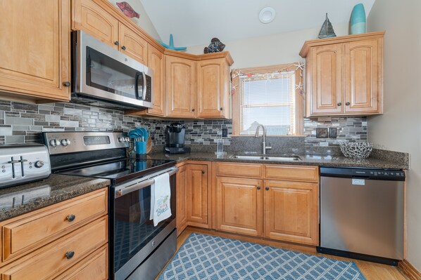 Refrigerador, microondas, horno y parrilla de estufa 