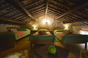 4 Schlafzimmer, Schreibtisch, Bügeleisen/Bügelbrett, kostenloses WLAN