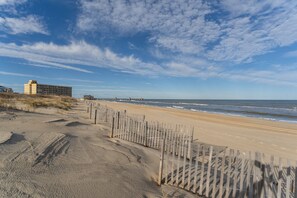 On the beach - 5740- Yachtsman 303,  | Oceanfront | Nags Head | Sleeps 6 (Nags Head)