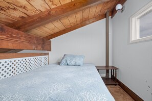 3 bedrooms, internet, bed sheets - 5793- Beachy Keen, Just steps to the ocean with direct beach access and no major roads to cross (Nags Head)